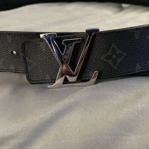 Black Louis Vuitton belt genuine leather 100% authentic 9/10condition reversible